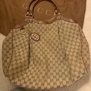 Gucci bag in size large. Dust bag included.